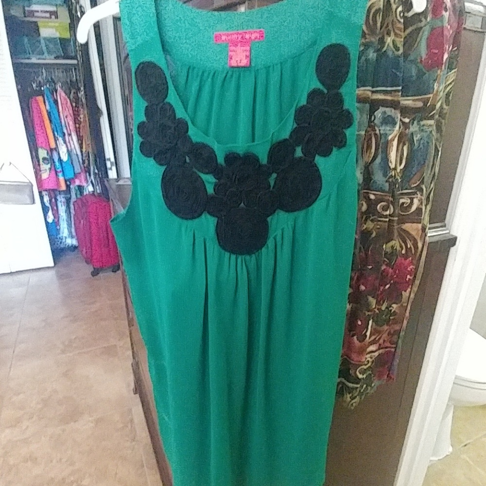 Sunny Leigh Large Green Top